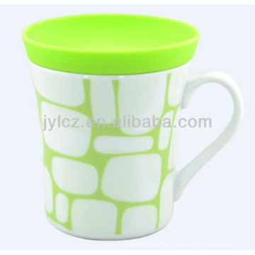 white mug with silicone lid